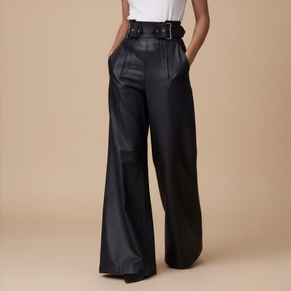 Opvallende broek met wijde pijpen en creatieve gespen