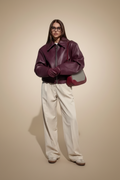 Oversized leren jas met opvallende kraag