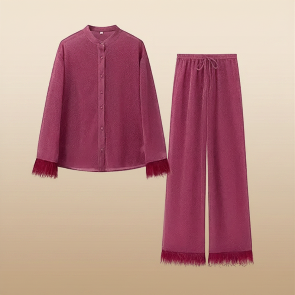 Comfortabele tweedelige set bestaande uit een shirt en een broek