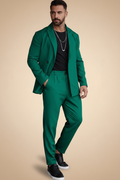Stijlvol pak, bestaande uit een colbert en een pantalon