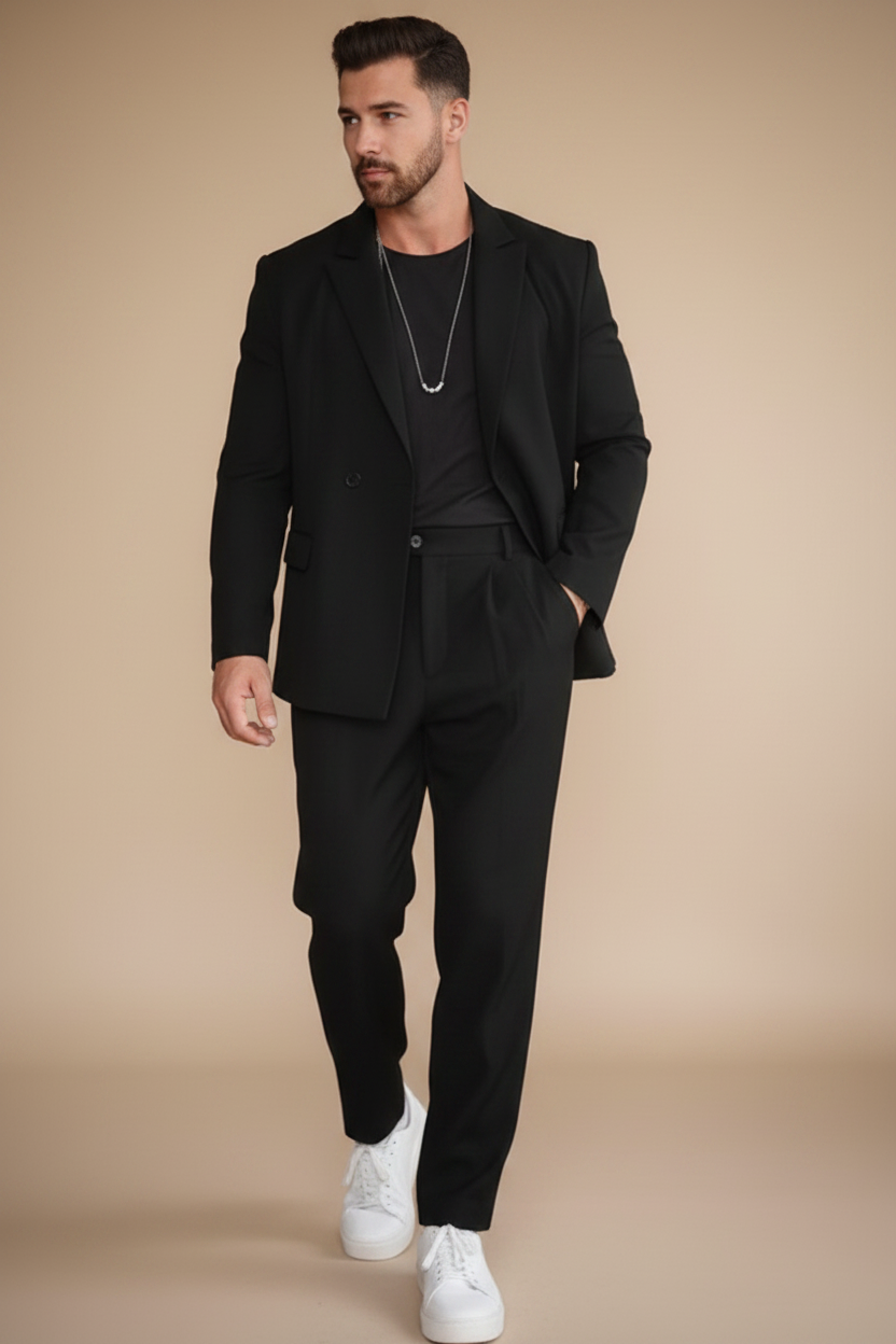 Stijlvol pak, bestaande uit een colbert en een pantalon