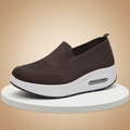 Comfortabele, lichte sneaker met een verhoogde luchtkussenzool