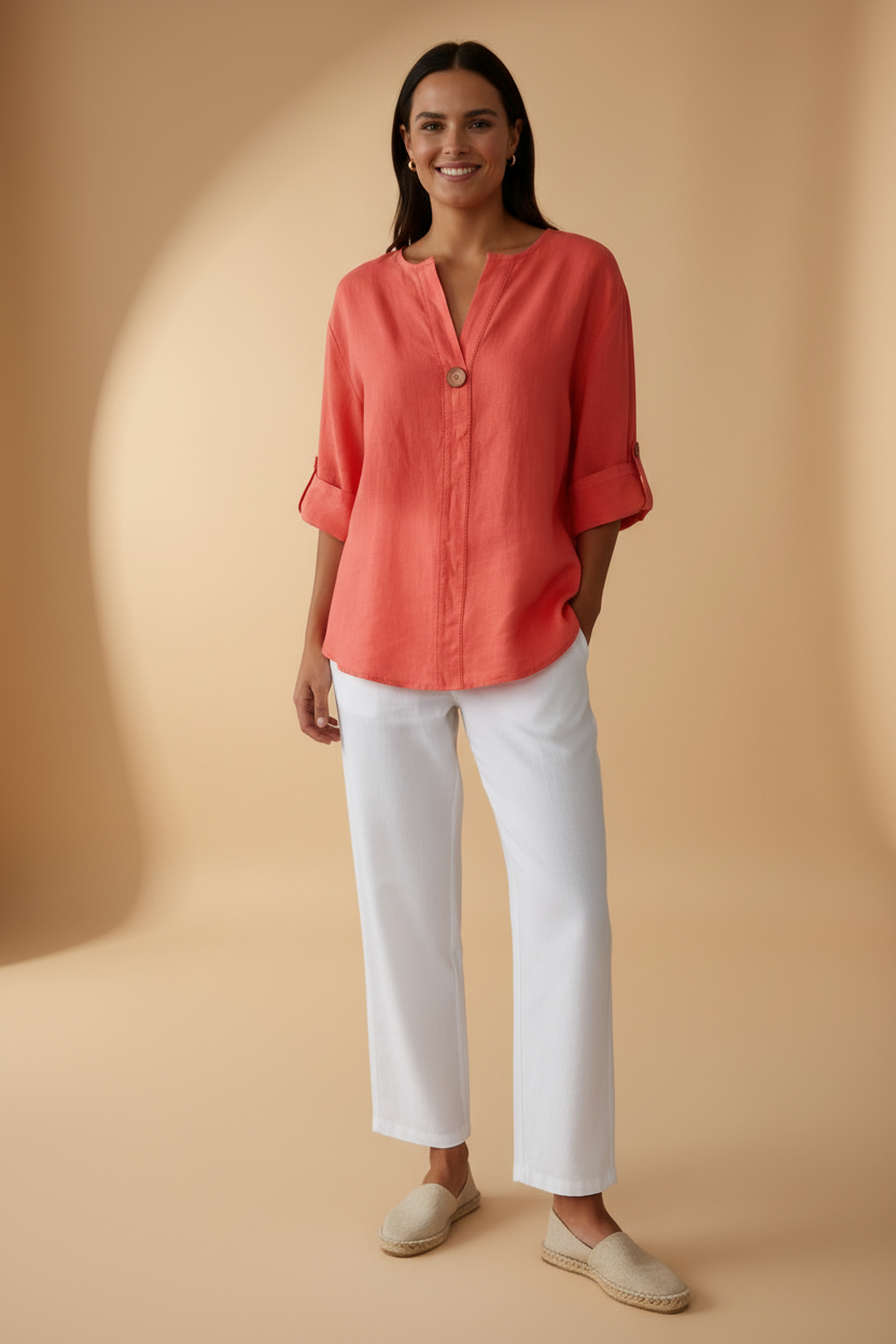Stijlvolle blouse met een mooie decoratieve knoop en 3/4-mouwen