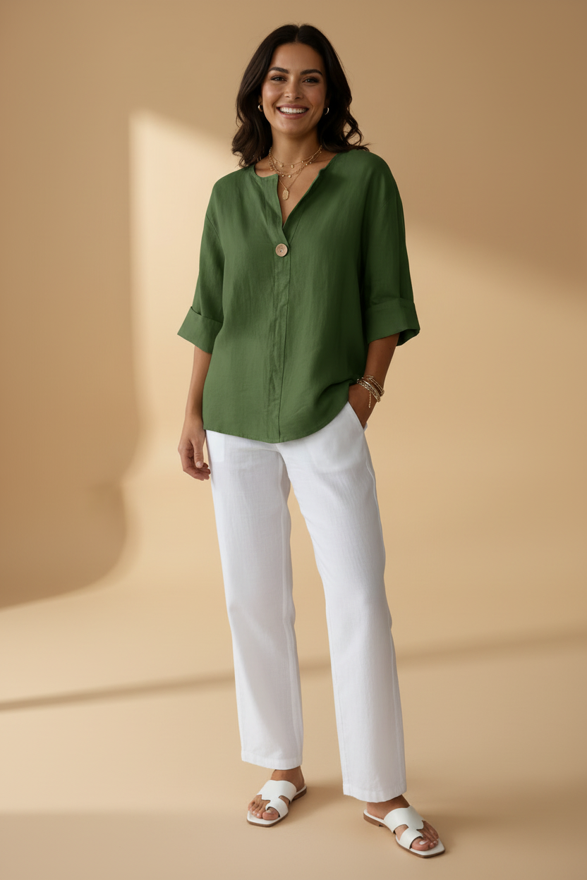 Stijlvolle blouse met een mooie decoratieve knoop en 3/4-mouwen