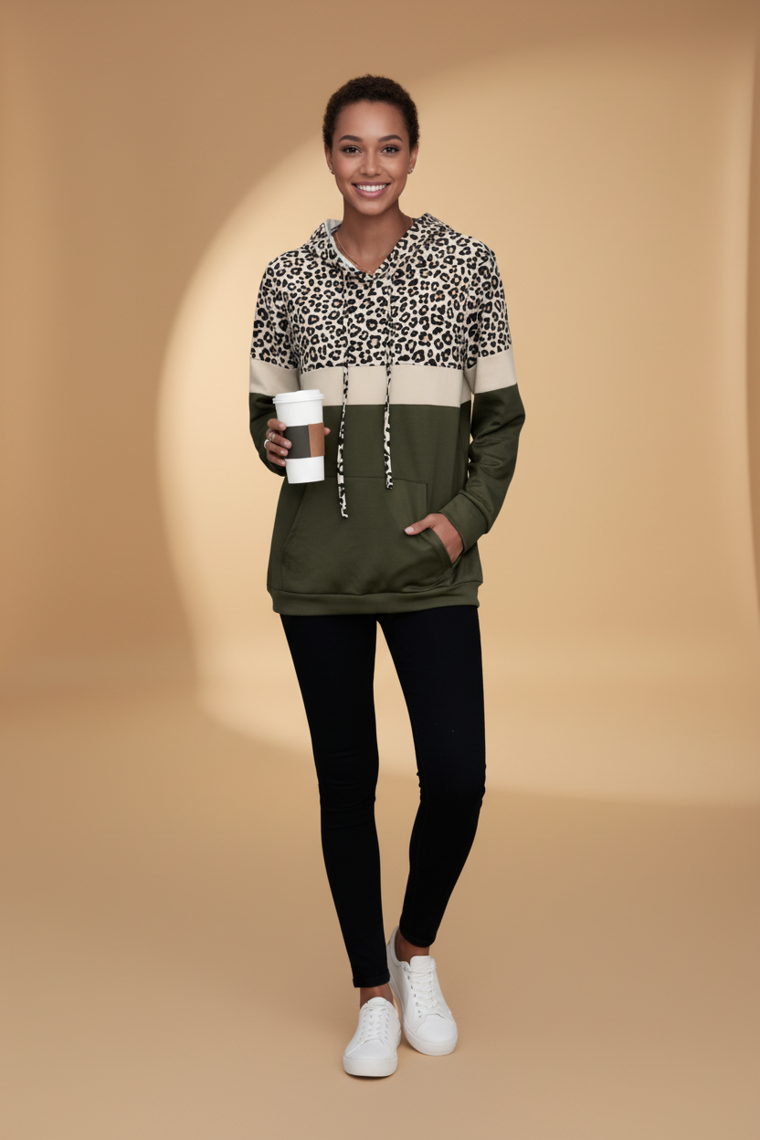 Stijlvolle, veelkleurige hoodie met luipaardprint