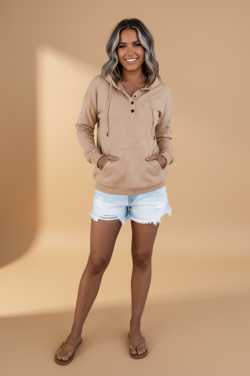 Gezellige hoodie met kangoeroezak en een rij knopen tot aan de borst